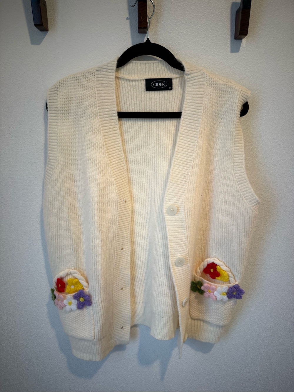 Cider Cream Knit Vest with Multicolor Floral Pockets